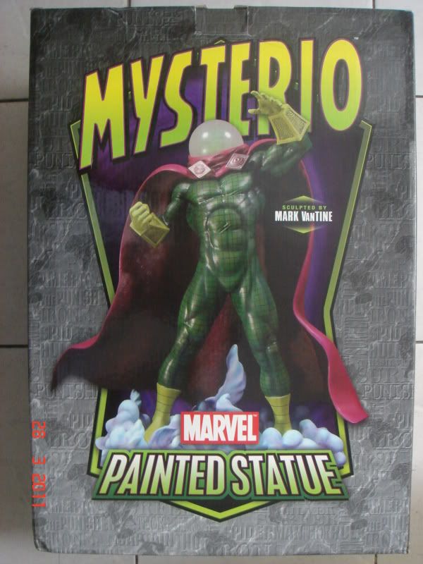 Mysterio Statue